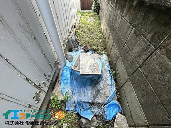 現況汲み取りです。 再建築時は下水道引き込み必要です。