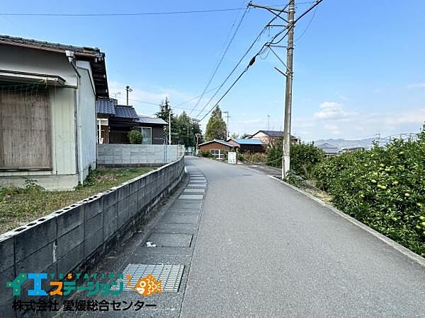 前面道路です。 眺望良好です。