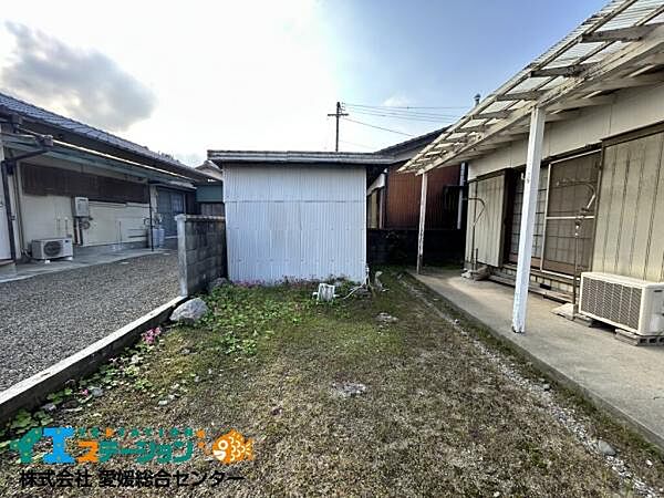 敷地内の倉庫です。