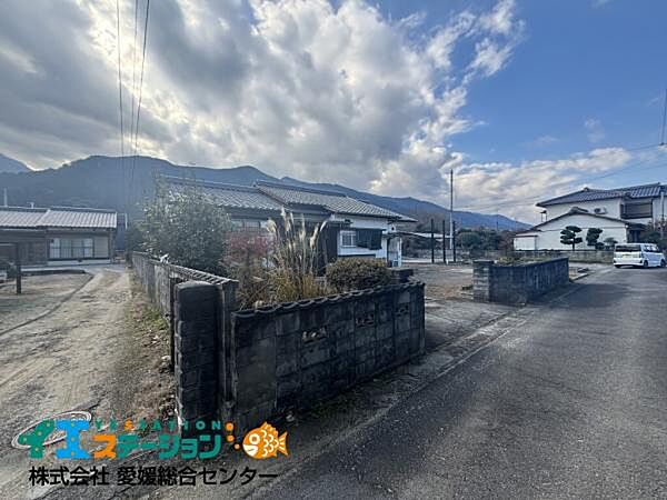 東側からの全景。