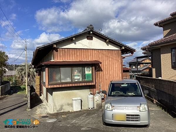 家の近くに駐車スペースがあります