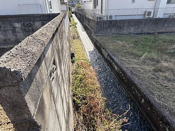 西側水路