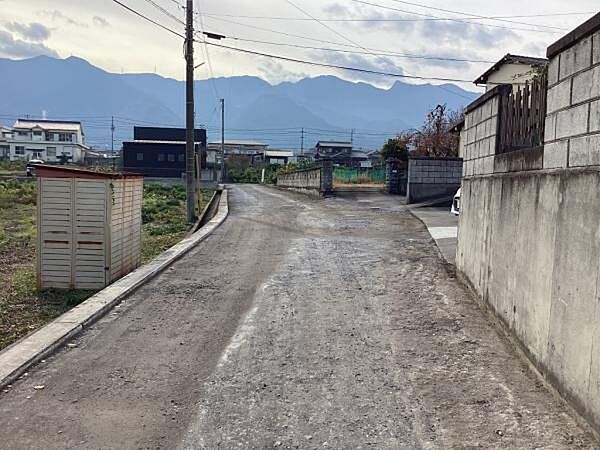 東側道路（北側より）