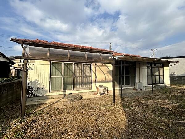 南面からの敷地映す