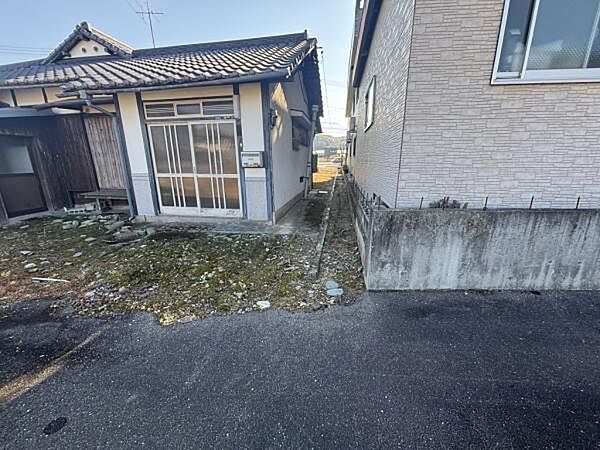 西側を北から