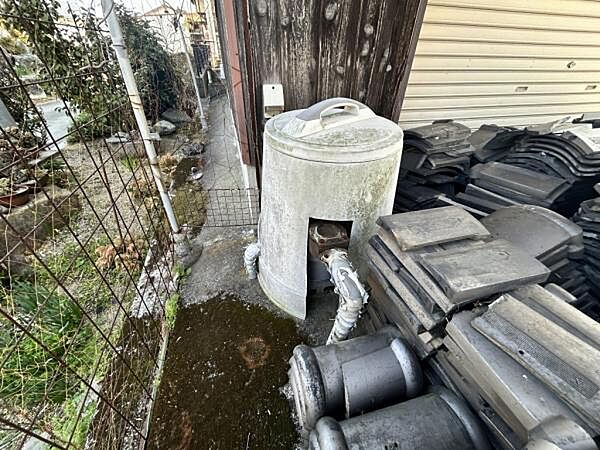 北東敷地内の打ち抜きポンプ