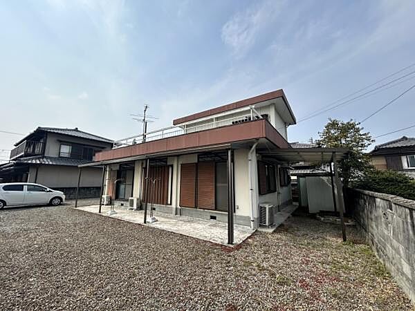南東からの全景