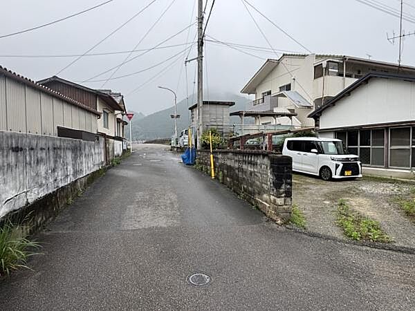 北東側　前面道路