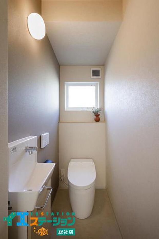 1Fトイレは標準のタンクレスを採用。