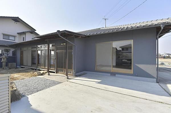 外壁等外部塗装を行い、奇麗になりました。