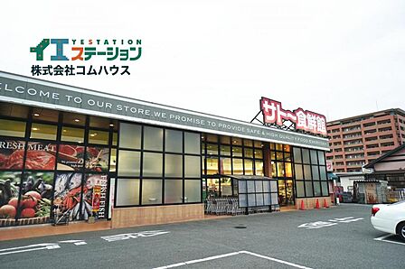 駐車場も広るスーパーです♪