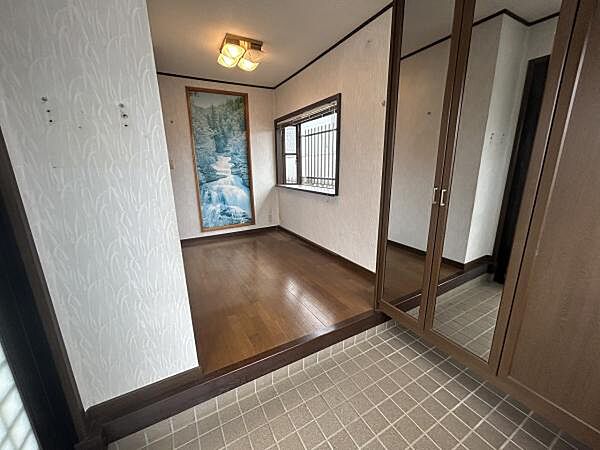 広々とした玄関ホール