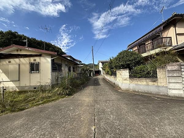 前面道路、外観写真