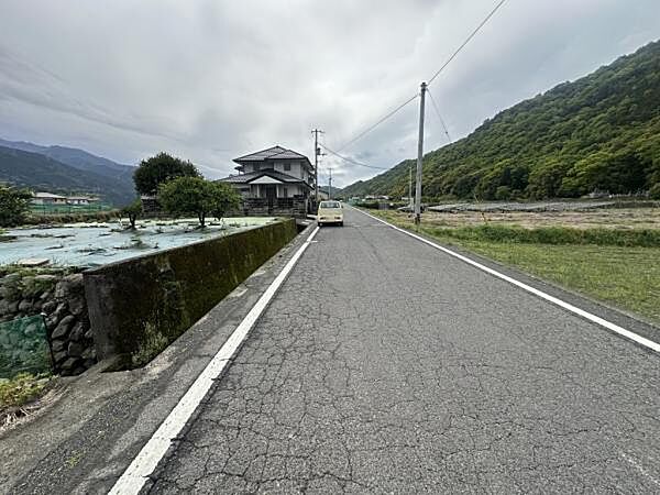 前面道路（東側アングル）