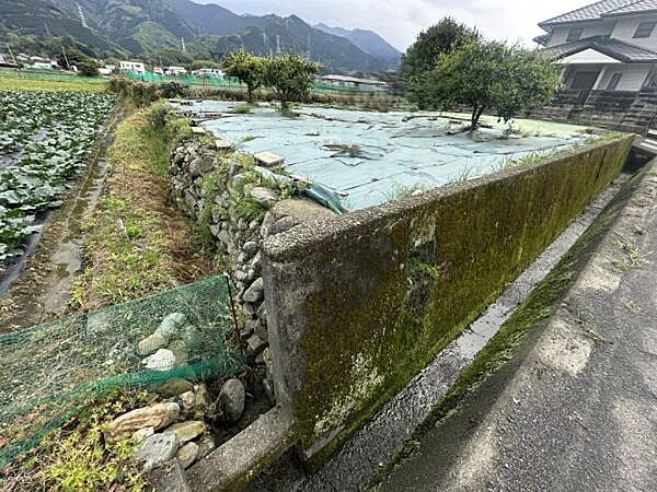 北側東側　水路北側東側　水路