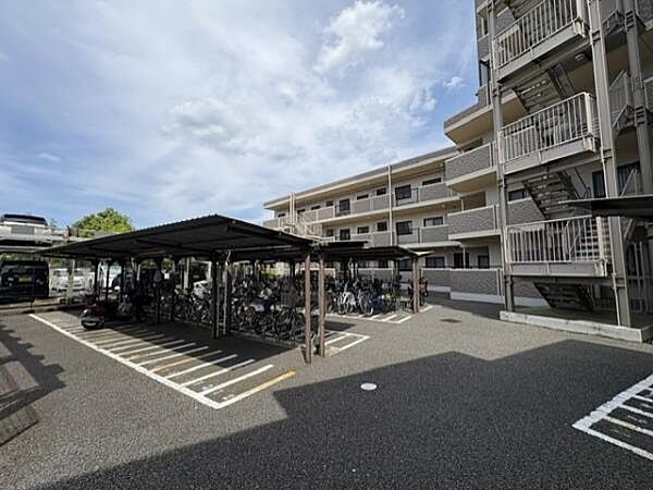 屋根付き駐輪場
