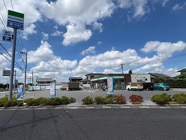24時間利用できる便利なコンビニエンスストアです。食品や日用品の買い物はもちろん、各種サービスも利用でき、暮らしを身近でサポートしてくれます。