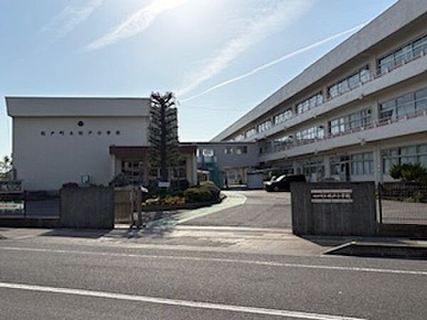 杉戸小学校は明治7年（1874年）に創立された学校です。地域とともに歩み続け、長年にわたり多くの卒業生を育ててきた伝統校として親しまれています。
