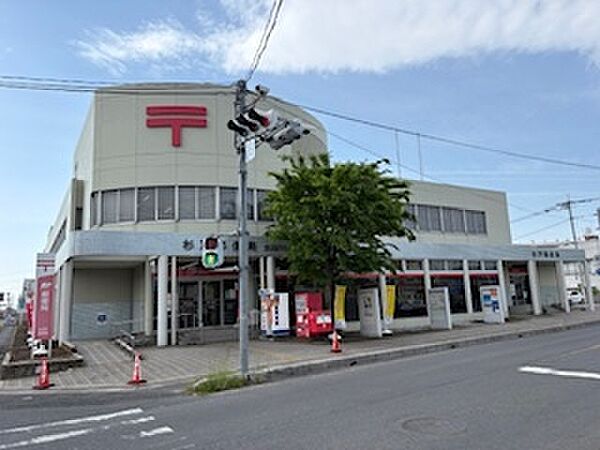 杉戸郵便局はゆうゆう窓口を設置しており、平日は19時まで、土日・祝日も利用可能です。仕事や学校で平日に利用しにくい方にも便利です。