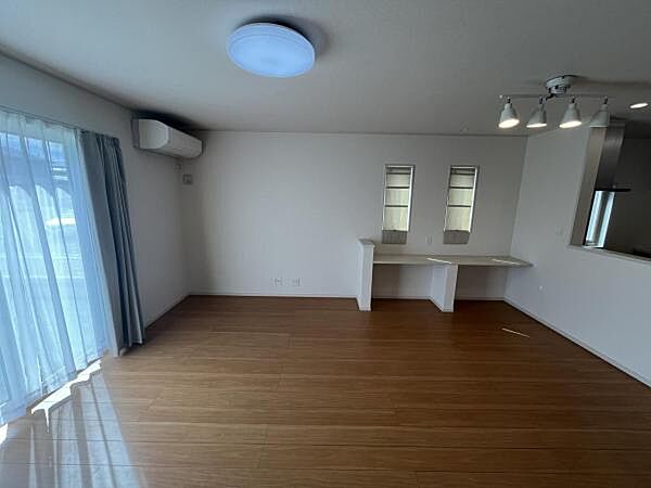 家族とゆったり時間を過ごせるリビングダイニング。