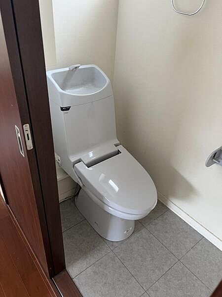 各階にトイレを設けており、ご家族が揃う時もゆとりをもってご利用いただけます。