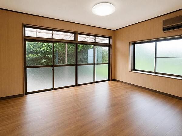 【リフォームイメージ】費用目安：約30万円（※画像は完成イメージです）。？床張替え？天井・壁補修・内装仕上げ？照明交換。実施した場合の参考イメージです。