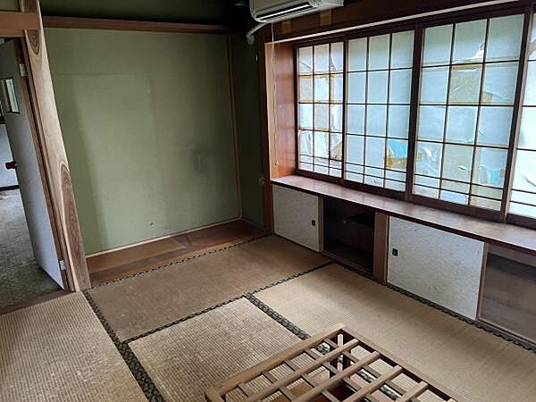 掘りごたつがある和室です。畳のお部屋は寛げる空間ですね。