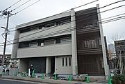 新川崎駅より徒歩14分 築6年4ヶ月 3階建の賃貸物件