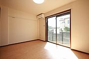 【Ｒｏｏｍ仕様】エアコン／ＬＥＤ居室照明／室内物干フレクリーン／防犯フィルム・補助錠／クッションフロア／収納クローゼット／バルコニー　等充実！