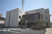 鶴間駅より徒歩14分 築7年10ヶ月 3階建の賃貸物件