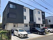矢切駅より徒歩11分 築3年9ヶ月 3階建の賃貸物件