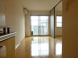 ヴィクトワ−ル 102 1階1LDKのリビング/ダイニング