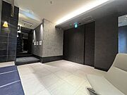 エントランスラウンジ・天井高もあり開放感もあります。