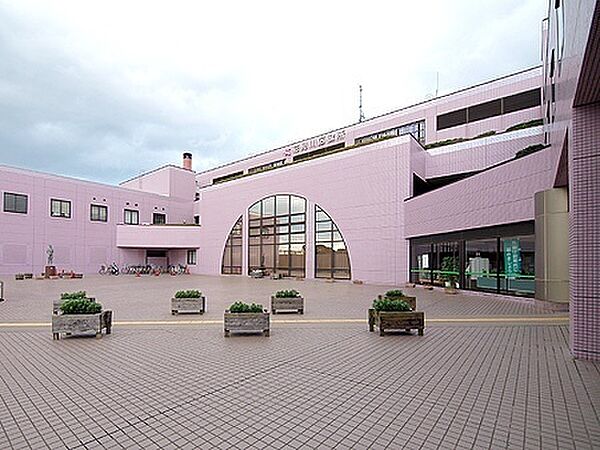 役所「千葉市花見川区役所まで851m」