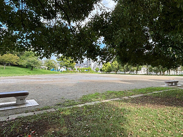 公園「東浦和中央公園まで400m」