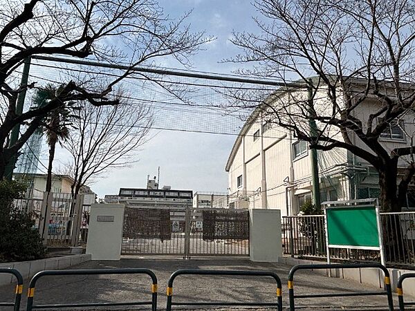 小学校「足立区立保木間小学校まで720m」