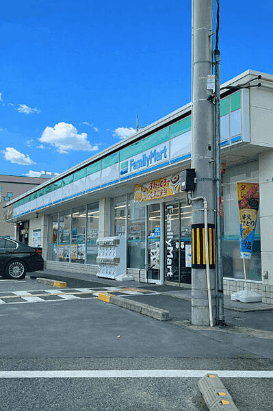 コンビニ「ファミリーマート加島三丁目店まで274m」