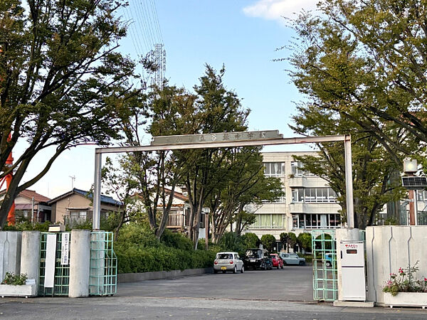 中学校「草加市立谷塚中学校まで2007m」