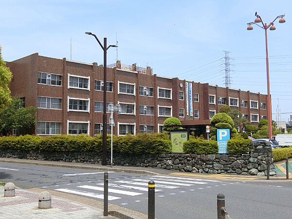 役所「八潮市役所駅前出張所まで1811m」