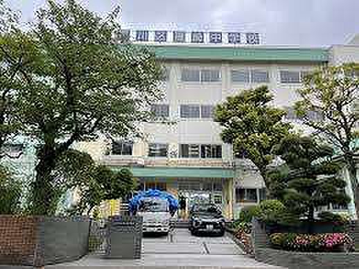 中学校「江戸川区立篠崎中学校まで585m」