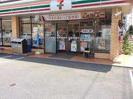 コンビニ「セブンイレブン江戸川南篠崎4丁目店まで113m」