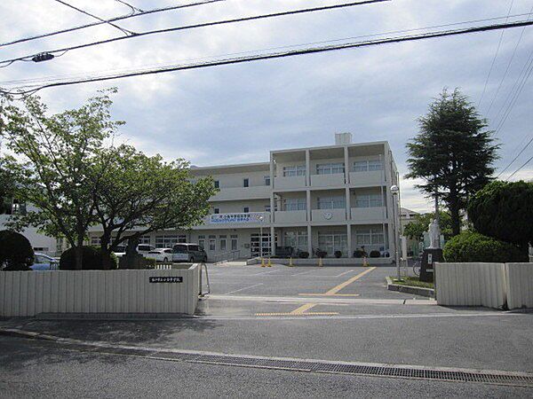 中学校「松戸市立小金中学校まで1160m」