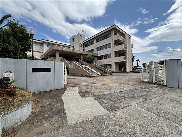 小学校「越谷市立大袋東小学校まで662m」