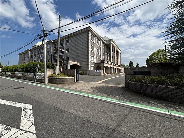 中学校「越谷市立大袋中学校まで1504m」