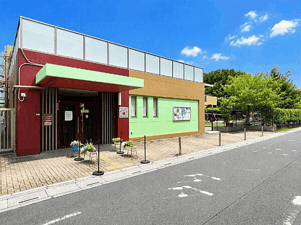幼稚園、保育園「あぜがみりんご保育園まで230m」