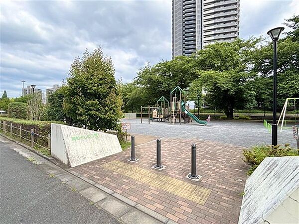 公園「南むさしの公園まで10m」