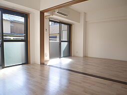 サン・ヴィーゼＴ・Ｍ 0105 1階3LDKのリビング/ダイニング