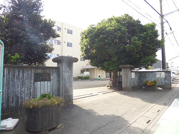 中学校「富士見市立西中学校まで348m」