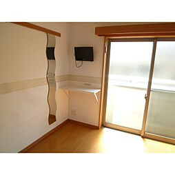 フュエルラーデン 0203 2階1Kのリビング/ダイニング