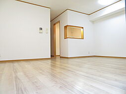 リバーウエスト 0103 1階1LDKのリビング/ダイニング